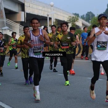 Runner Photo 6258548