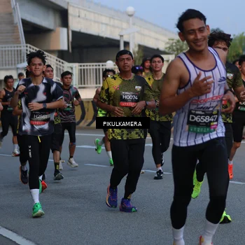 Runner Photo 6258602