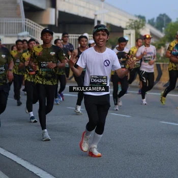 Runner Photo 6258834