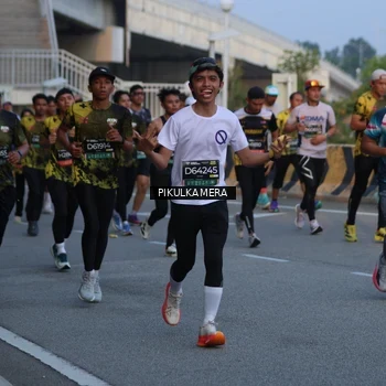 Runner Photo 6258845