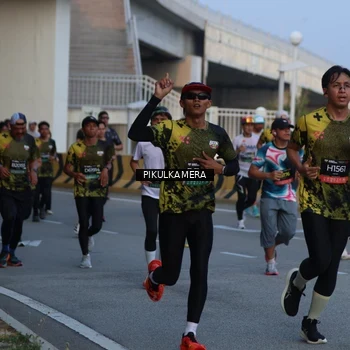 Runner Photo 6258848