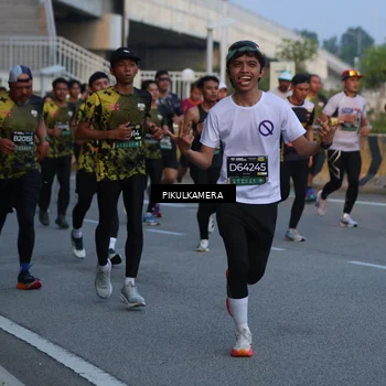 Runner Photo 6258862