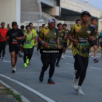 Runner Photo 6258893