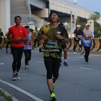 Runner Photo 6258980
