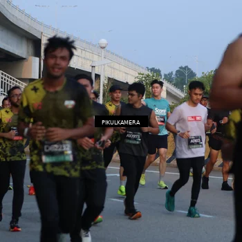 Runner Photo 6259643