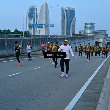 Runner Photo 6260053