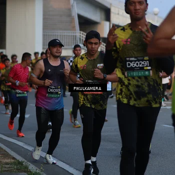 Runner Photo 6260074