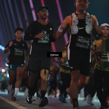 Runner Photo 6260100