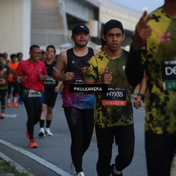 Runner Photo 6260122