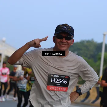 Runner Photo 6260340