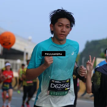Runner Photo 6260419