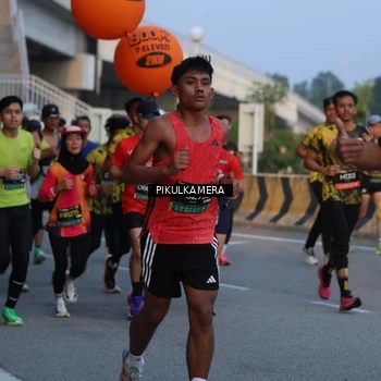 Runner Photo 6260453