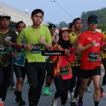 Runner Photo 6260556