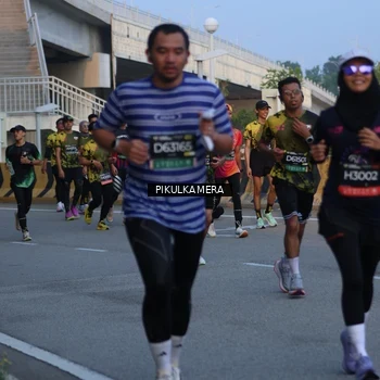Runner Photo 6260910