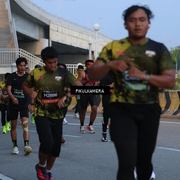 Runner Photo 6262212