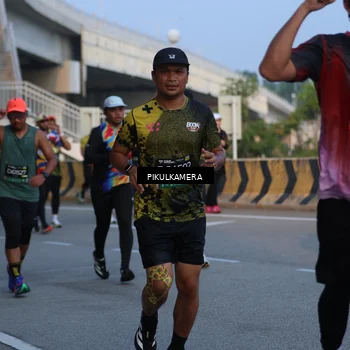 Runner Photo 6262439