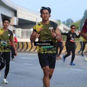 Runner Photo 6262564