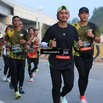 Runner Photo 6262690
