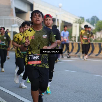 Runner Photo 6263425