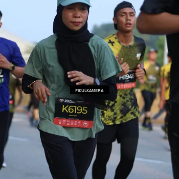 Runner Photo 6263544