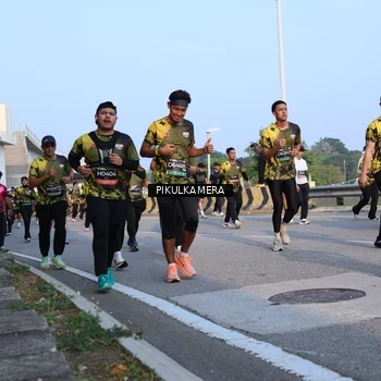 Runner Photo 6295342