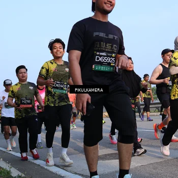 Runner Photo 6296217