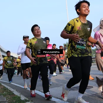 Runner Photo 6296219