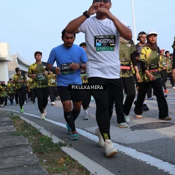 Runner Photo 6296375