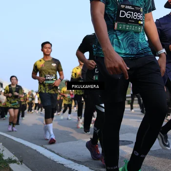 Runner Photo 6298053