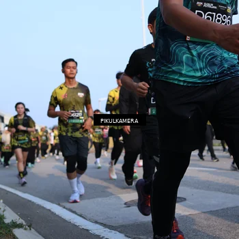 Runner Photo 6298074