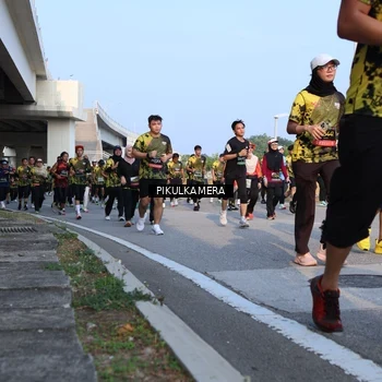 Runner Photo 6298630