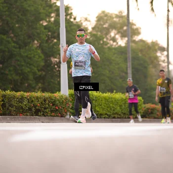 Runner Photo 6300455