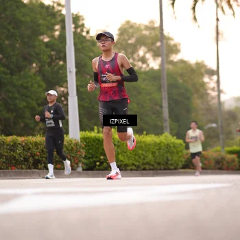 Runner Photo 6300900