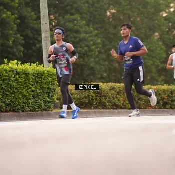 Runner Photo 6304700