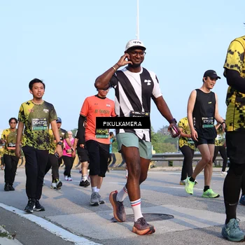 Runner Photo 6313059