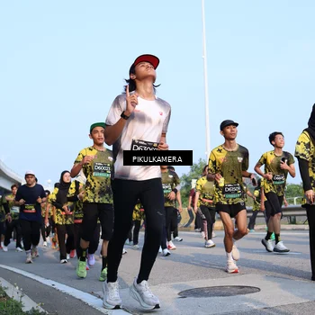 Runner Photo 6313417