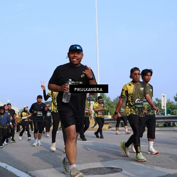 Runner Photo 6328613