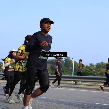 Runner Photo 6328779