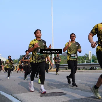 Runner Photo 6330059