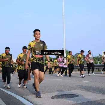 Runner Photo 6330685
