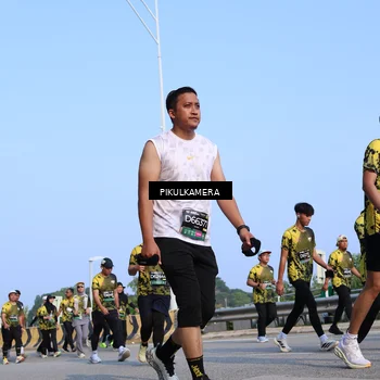 Runner Photo 6335665