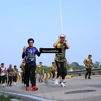 Runner Photo 6335871