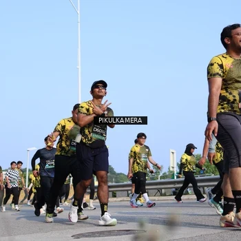 Runner Photo 6343370
