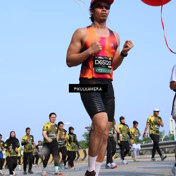 Runner Photo 6343867