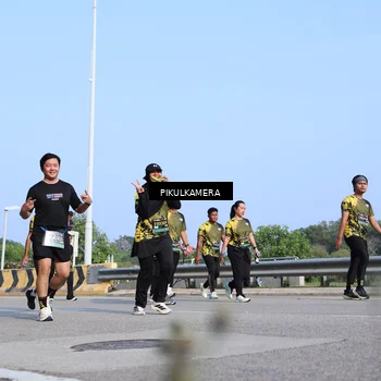 Runner Photo 6345068