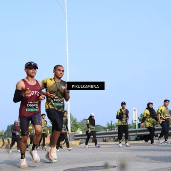 Runner Photo 6347024