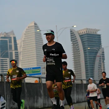 Runner Photo 6347143