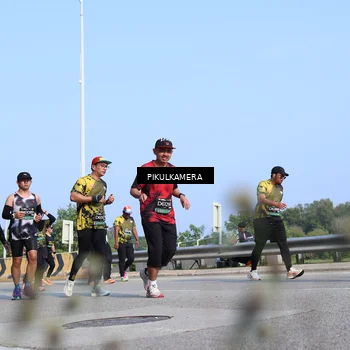 Runner Photo 6355379