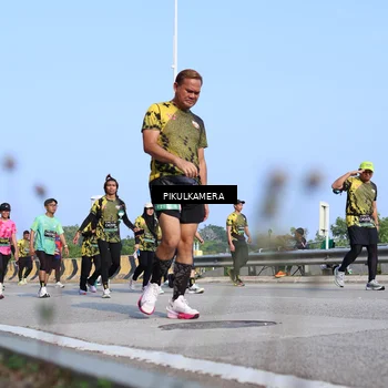Runner Photo 6358734