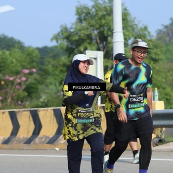 Runner Photo 6371074